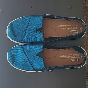 Youth blue Tom's shoes